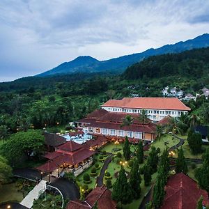 Royal Trawas Hotel & Cottages Exterior photo